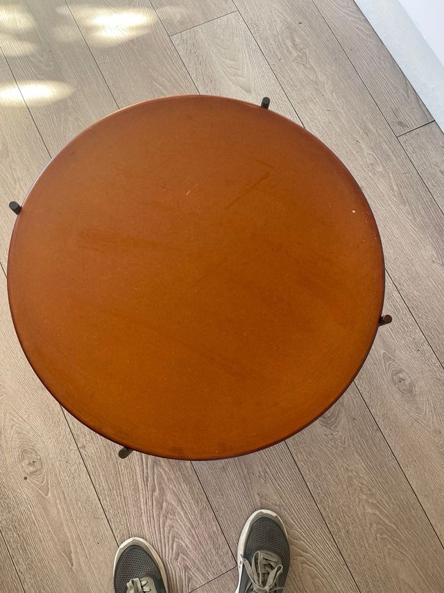 Mesa baja redonda madera y metal, dismountable.