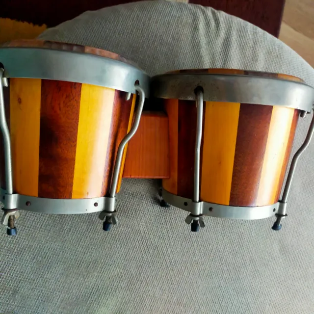 Bongos de madera a rayas