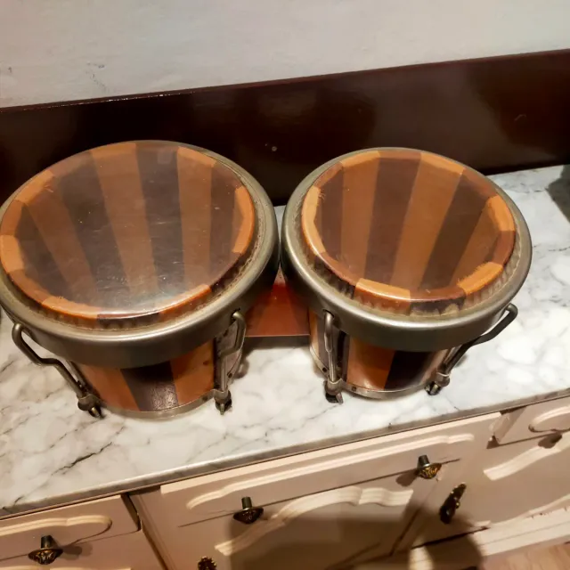 Bongos de madera a rayas
