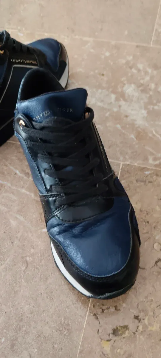 Zapatillas Tommy Hilfiger Azul y Negro