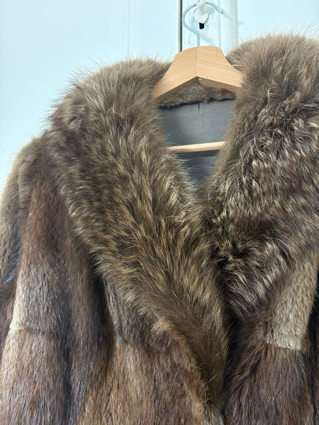 Abrigo de pelo marrón