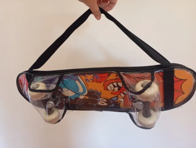 Monopatín con funda