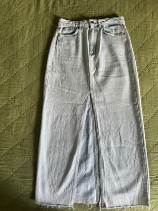 Falda vaquera larga con abertura