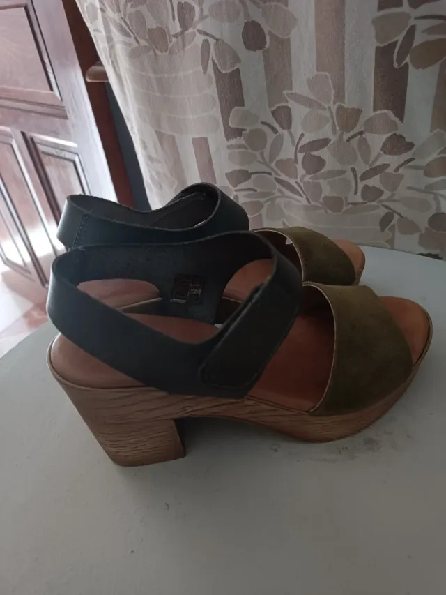 Sandalias tacón caqui piel 38