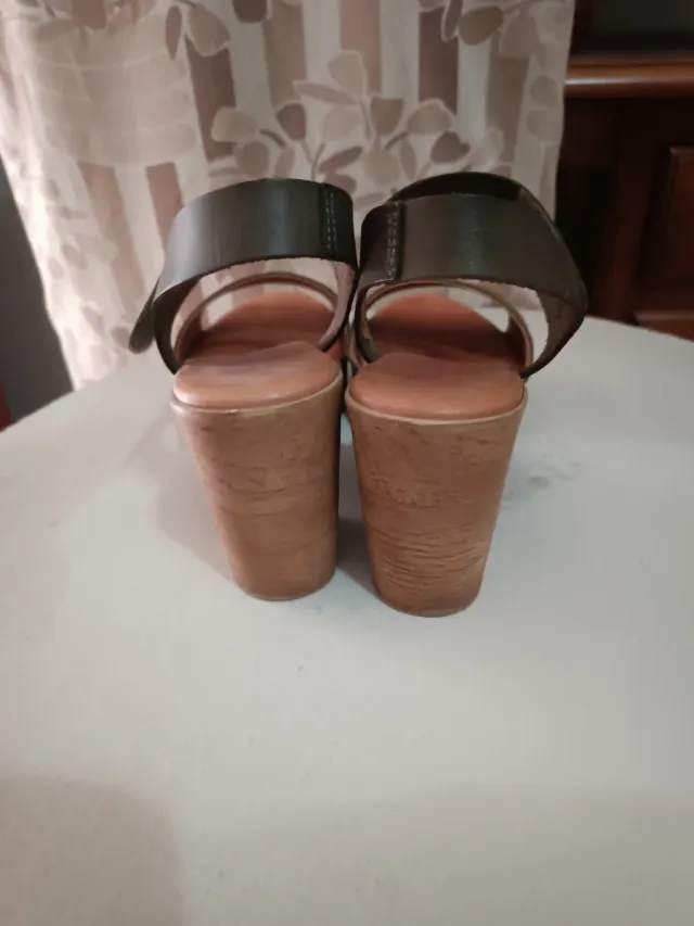 Sandalias tacón caqui piel 38
