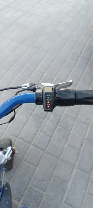 Patinete Eléctrico Azul con Asiento