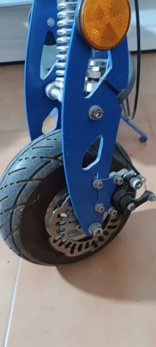 Patinete Eléctrico Azul con Asiento