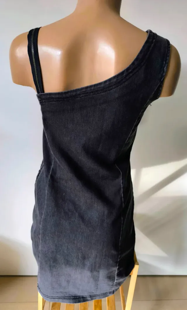 Vestido vaquero con cremalleras