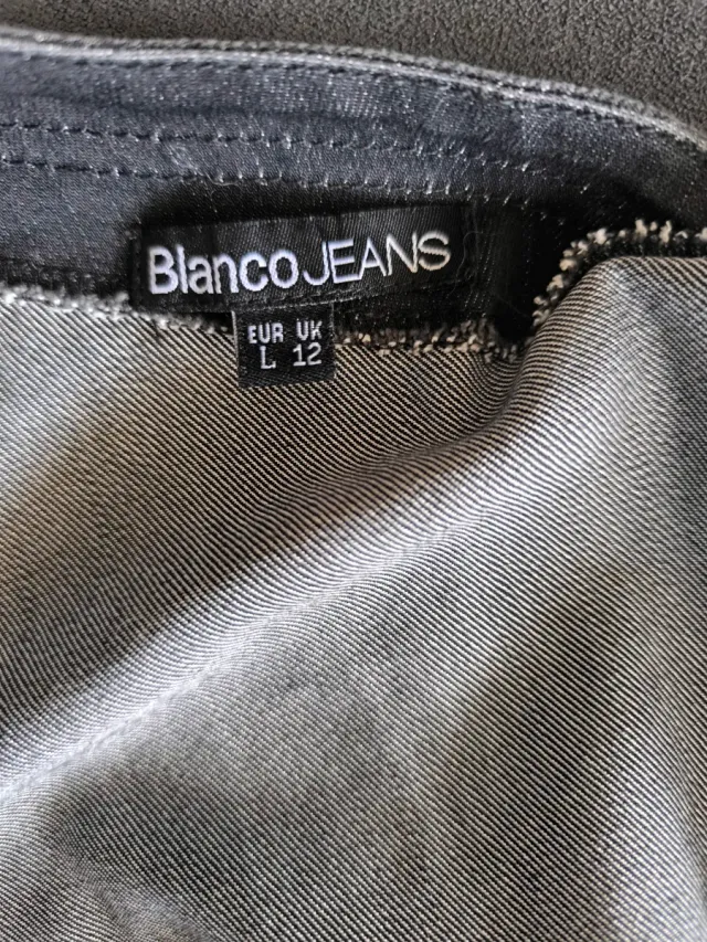 Vestido vaquero con cremalleras