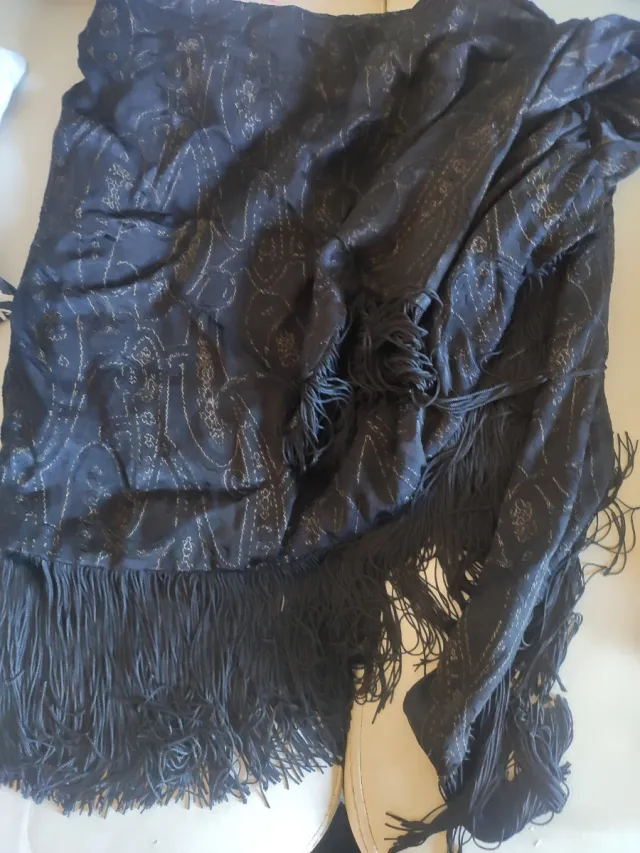 Falda tipo pareo con flecos negra