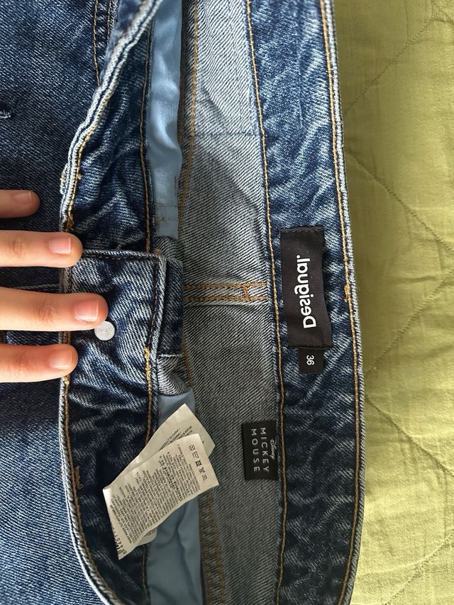 Falda vaquera customizada Mickey Mouse