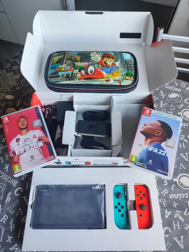 Nintendo Switch Azul y Rojo Juegos de Regalo