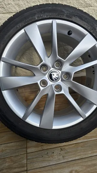 Llantas 17 Trius con neumáticos nuevos, Grupo Vag