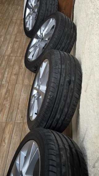 Llantas 17 Trius con neumáticos nuevos, Grupo Vag
