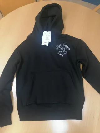 Sudadera infantil negra con capucha