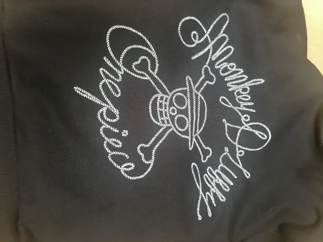 Sudadera infantil negra con capucha