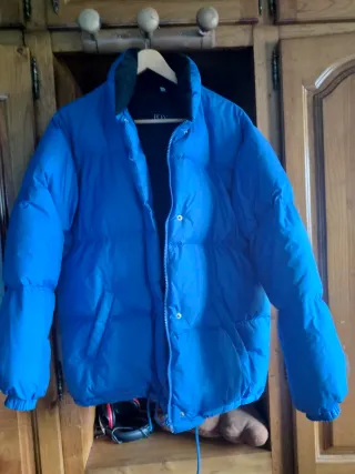 Chaqueta de plumas azul