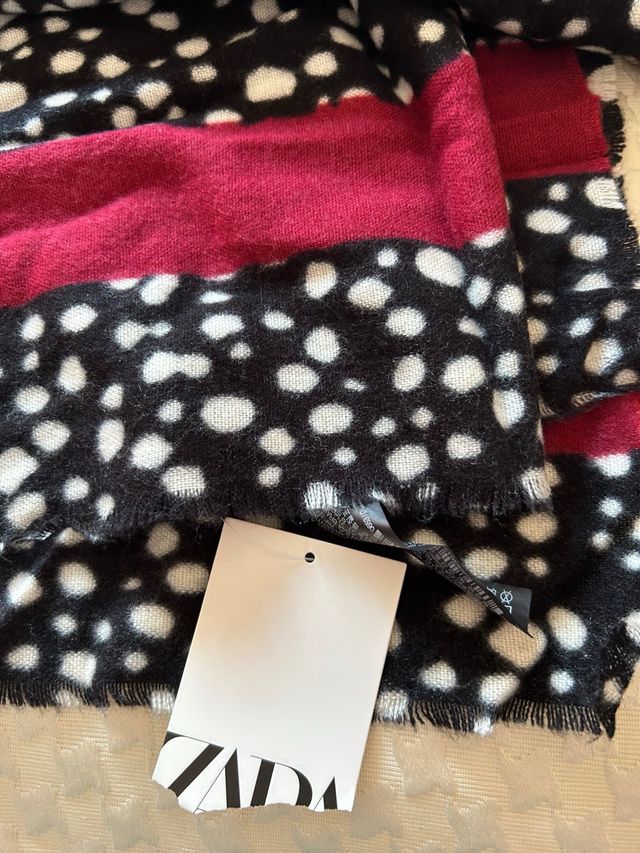 Chal lana Zara negro y burdeos