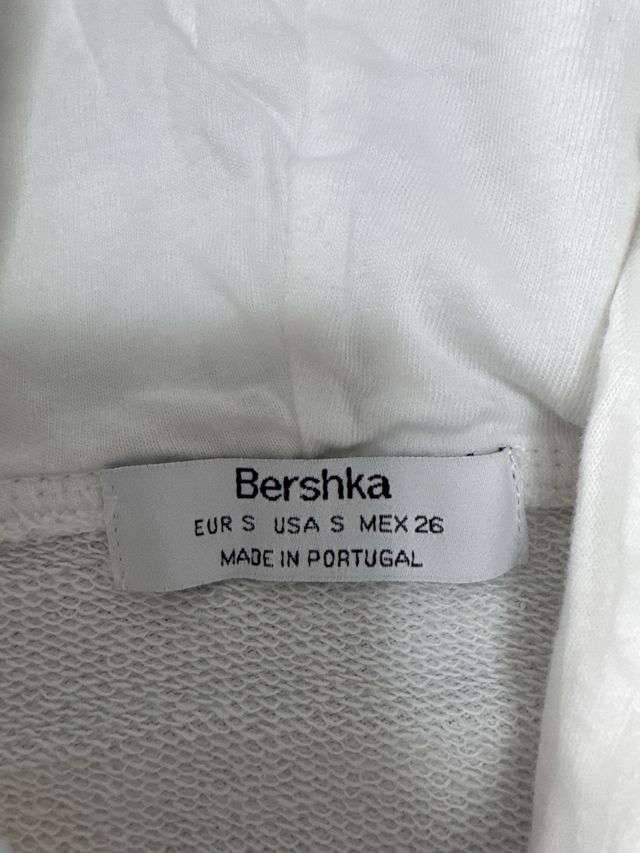 Sudadera blanca con mariposa