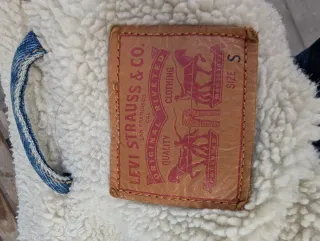 Cazadora Levi's de invierno con borreguillo