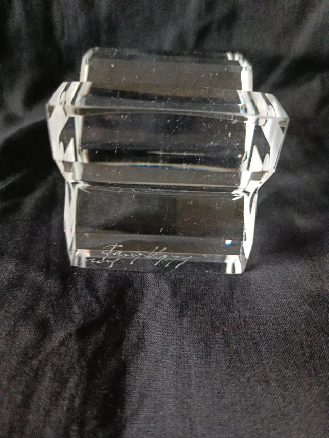 Pisapapeles vintage firmado