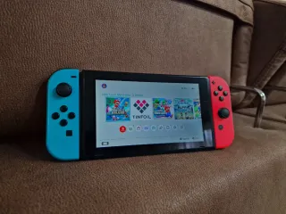 Nintendo Switch Azul e Vermelho