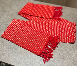 Sciarpa pashmina rossa con frange