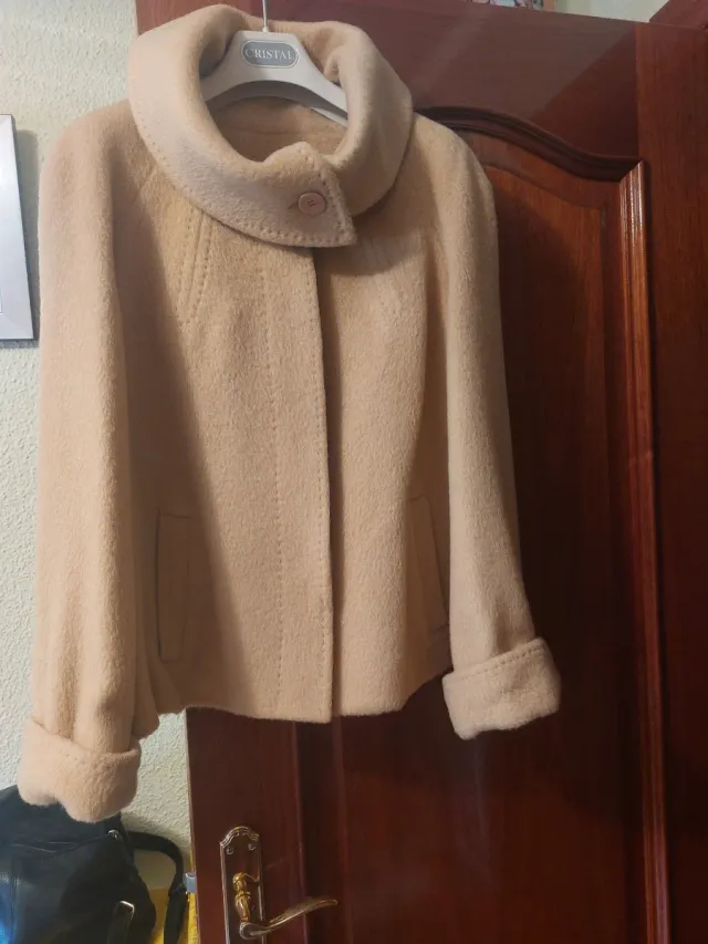 Chaquetón de paño beige