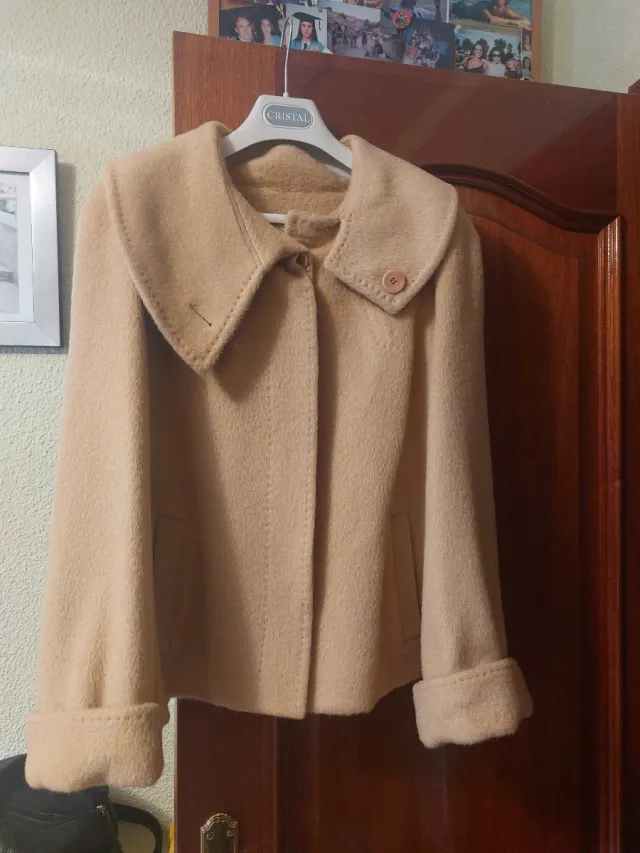 Chaquetón de paño beige