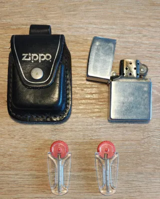 Mechero Zippo Original con Funda y Recambios