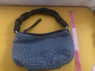 Bolso Zara pedrería negro y plateado