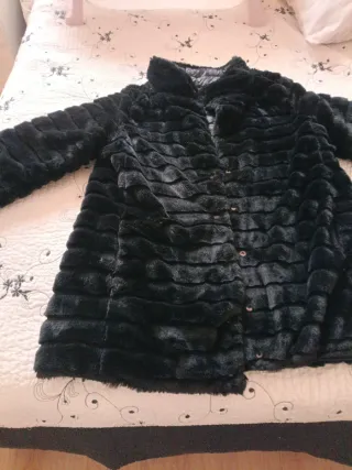 Abrigo pelo reversible negro