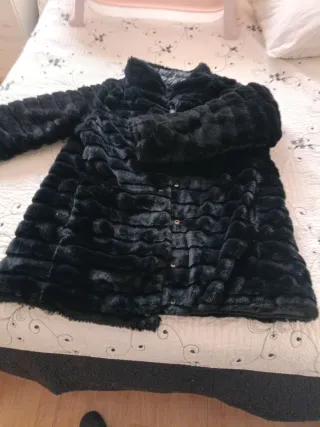 Abrigo pelo reversible negro