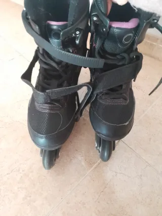 Patines y casco Oxelo negros