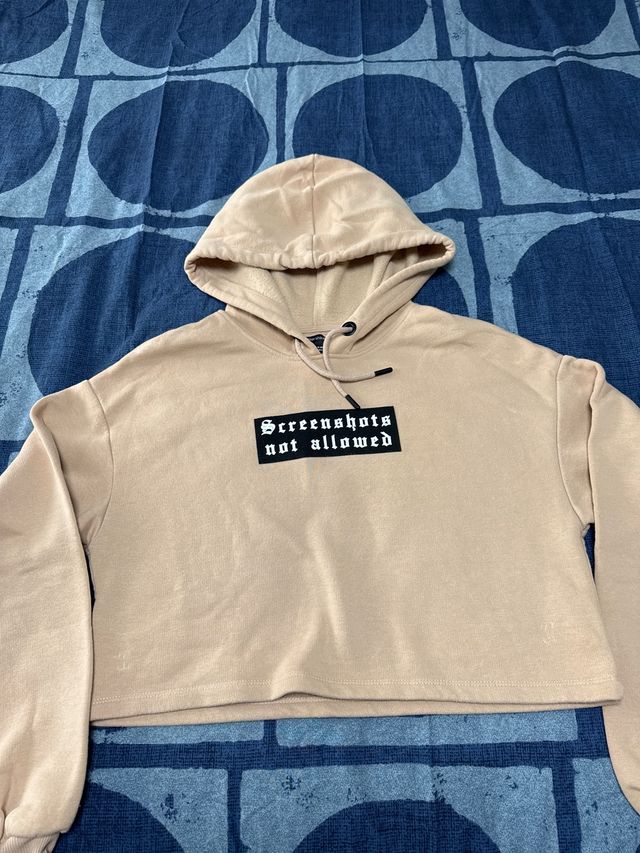 Sudadera beige crop screenshots not allowed