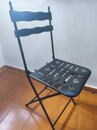 Mesa y 4 sillas de hierro forjado plegables