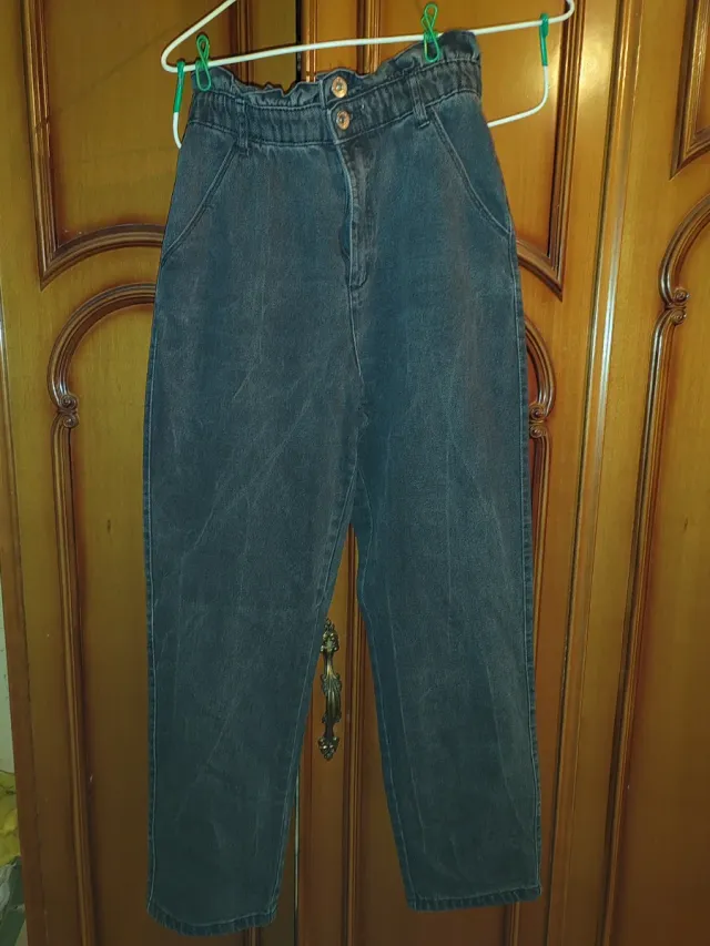 Pantalón vaquero gris