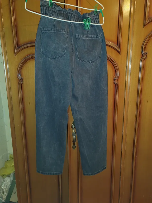 Pantalón vaquero gris