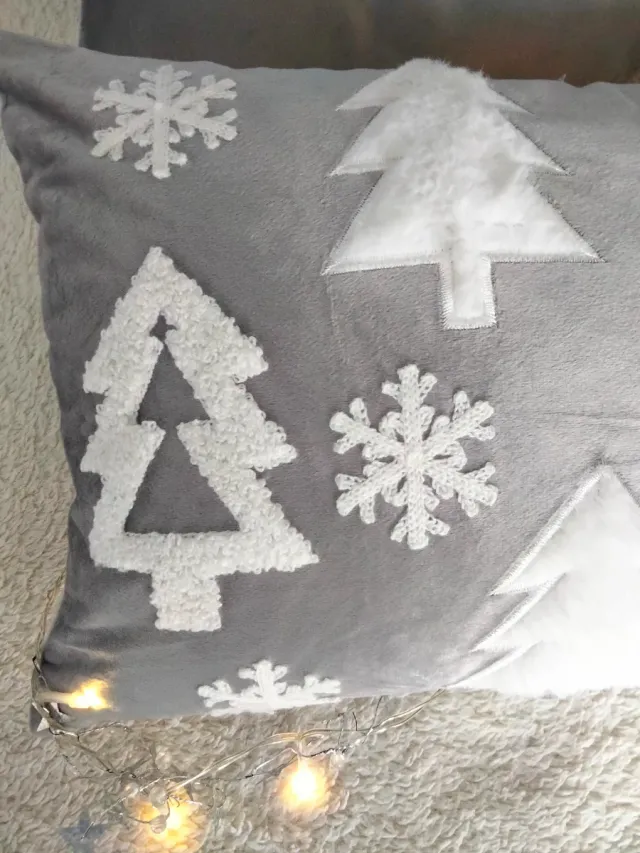 2 unidades de capas de almofada 50x30cm bordadas com motivos natalinos