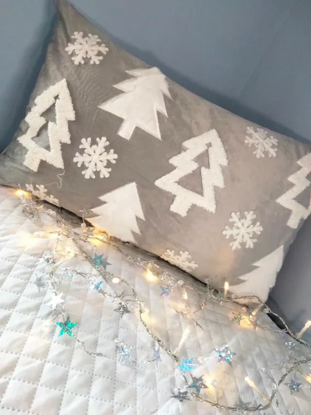 2 unidades de capas de almofada 50x30cm bordadas com motivos natalinos