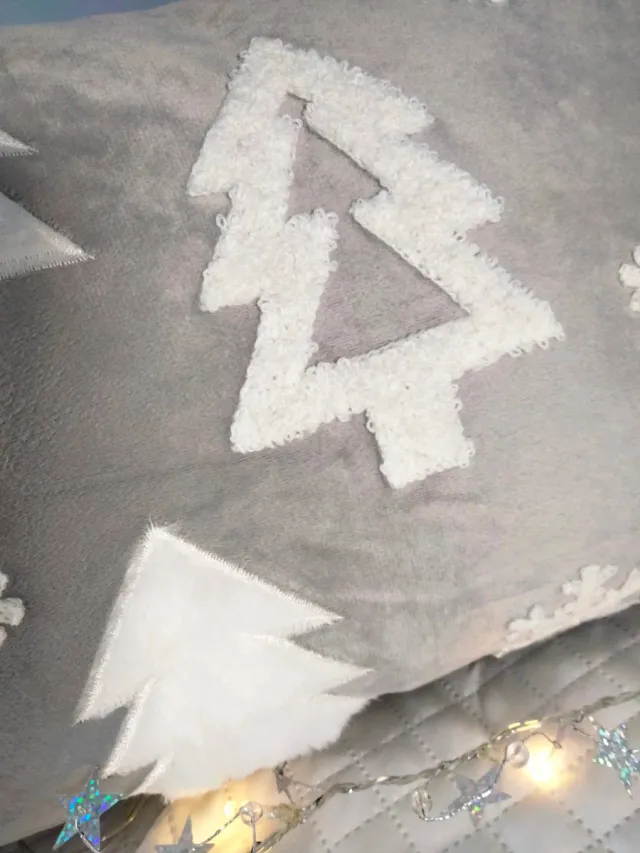 2 unidades de capas de almofada 50x30cm bordadas com motivos natalinos