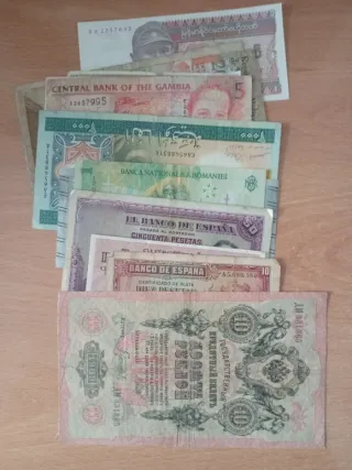 Lote 50 Billetes Extranjeros Variados