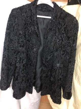 Chaqueta corta astracán negra