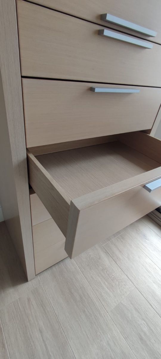 Dormitorio de madera de roble