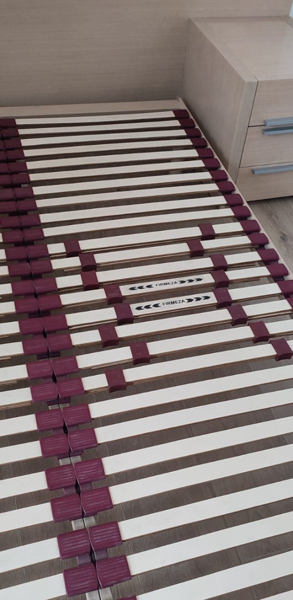 Dormitorio de madera de roble