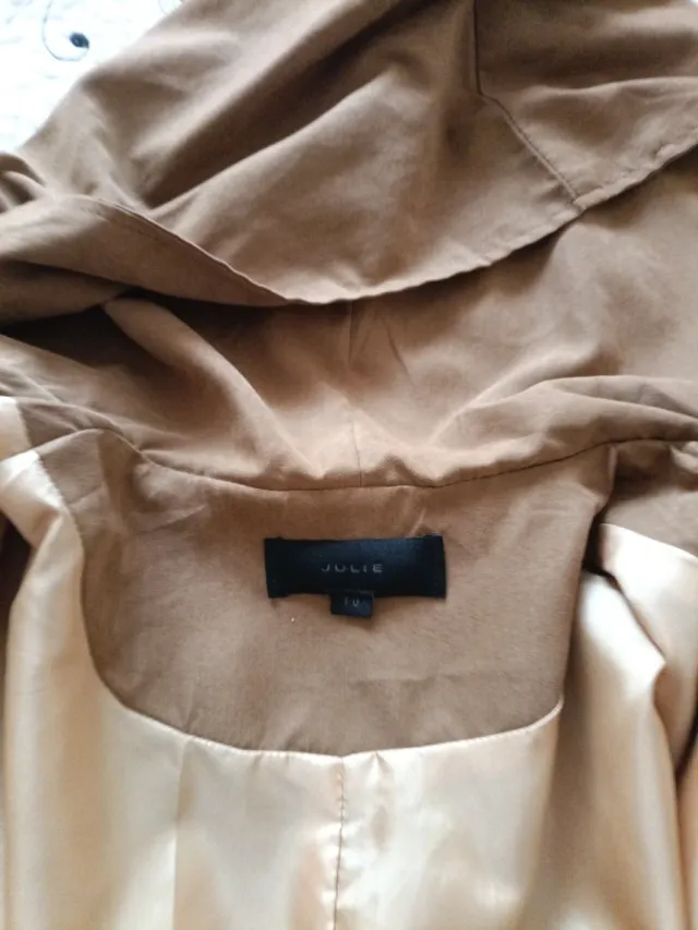 Gabardina fina marrón