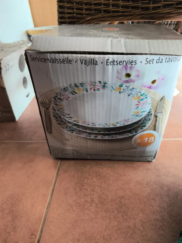 Jogo de Louça de Porcelana com Flores 18 Peças