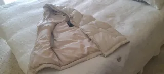 Chaleco de piel beige