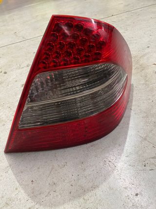 Piloto trasero derecho Mercedes W211