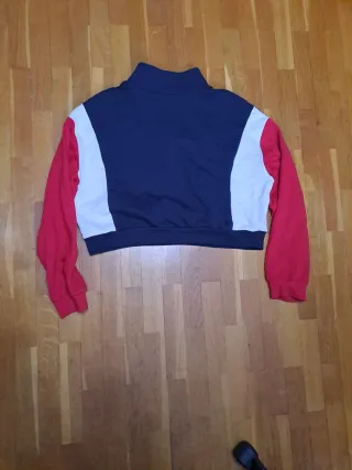 Sudadera corta con cremallera y bloques de color